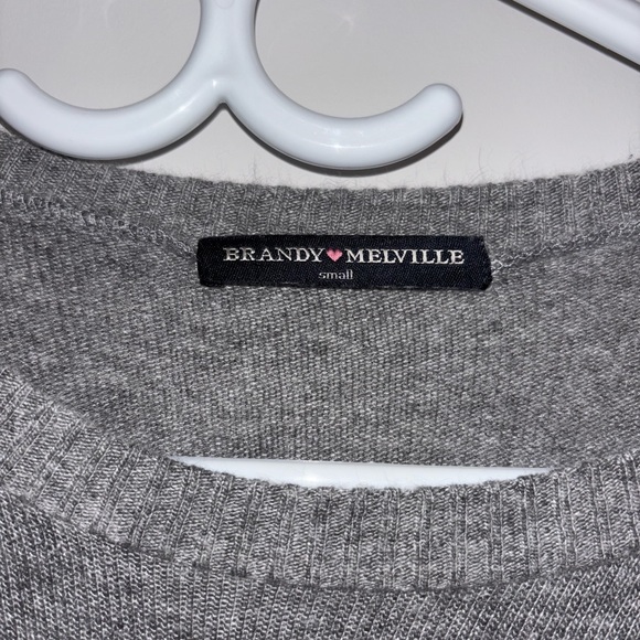 Brandy Melville Gray Cropped Sweater - Picture 2 of 3